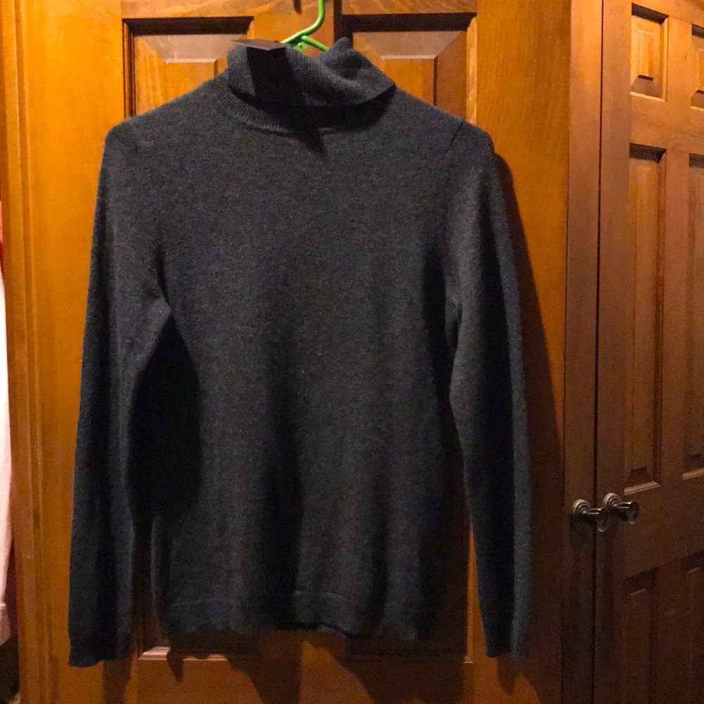 Cashmere turtlenecks sweater